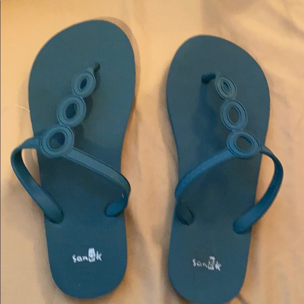 Sanuk flip flops